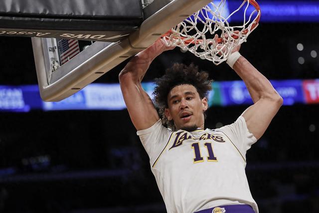岁月无情，NBA老将逐渐离场：仅剩15名十届前选手